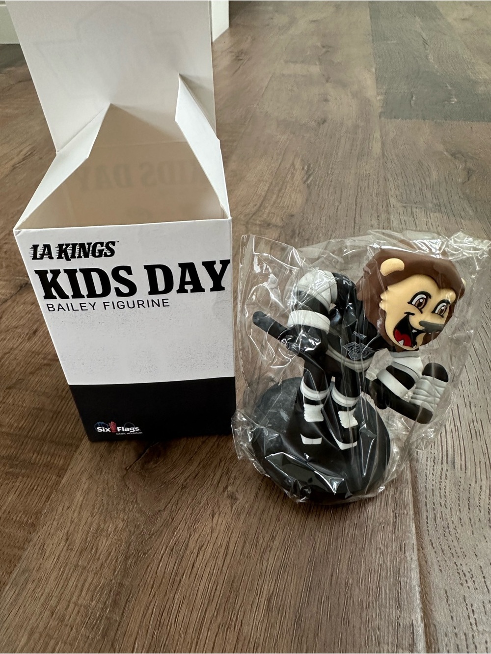 LA KINGS Kids Day Bailey Figurine - Black & White